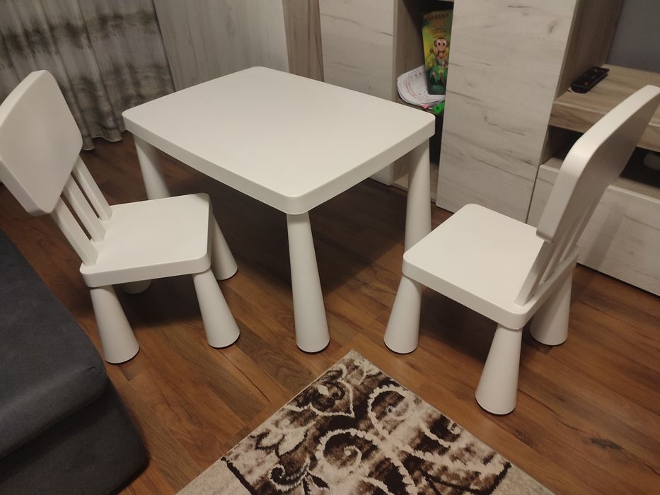 Măsuță și scaune pentru copii Ikea