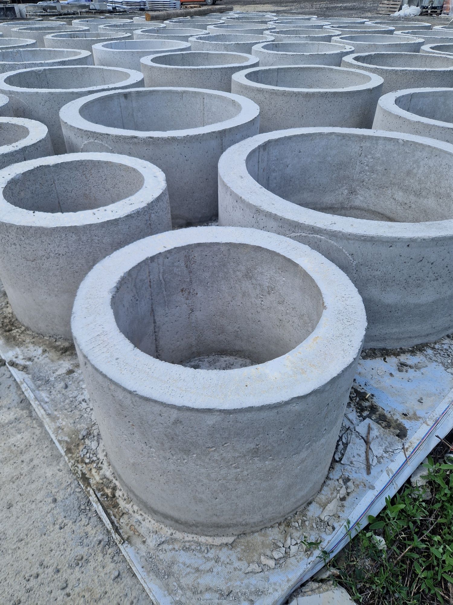 Tuburi de beton / inele / oale fântână