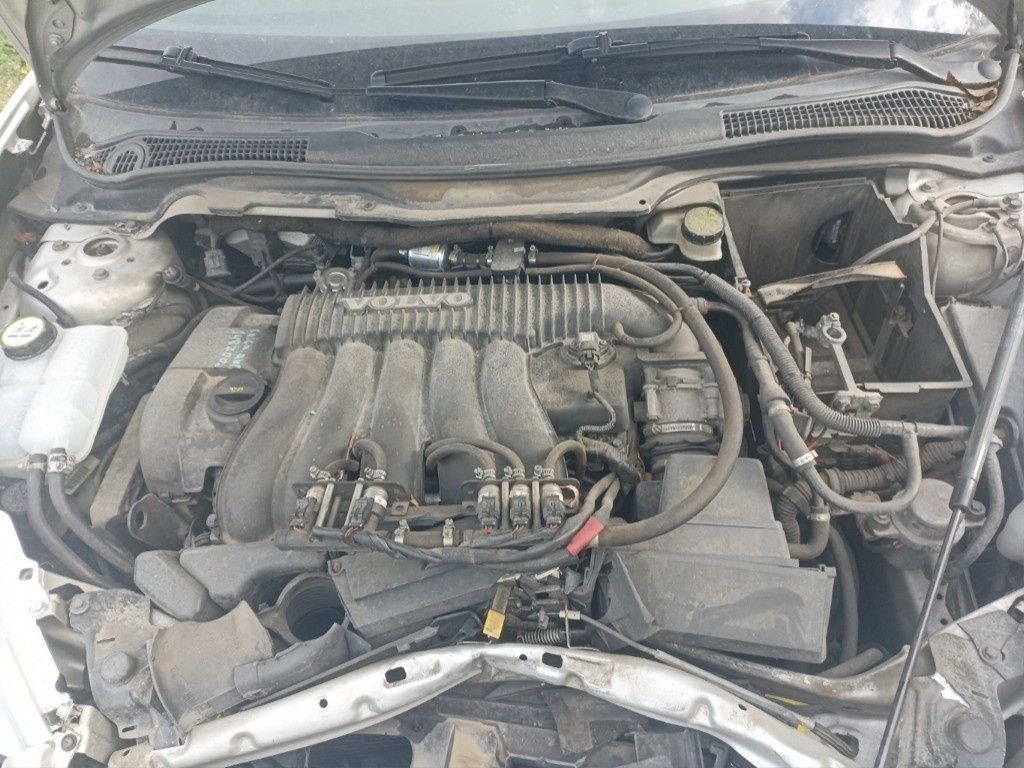 Volvo S40 на части