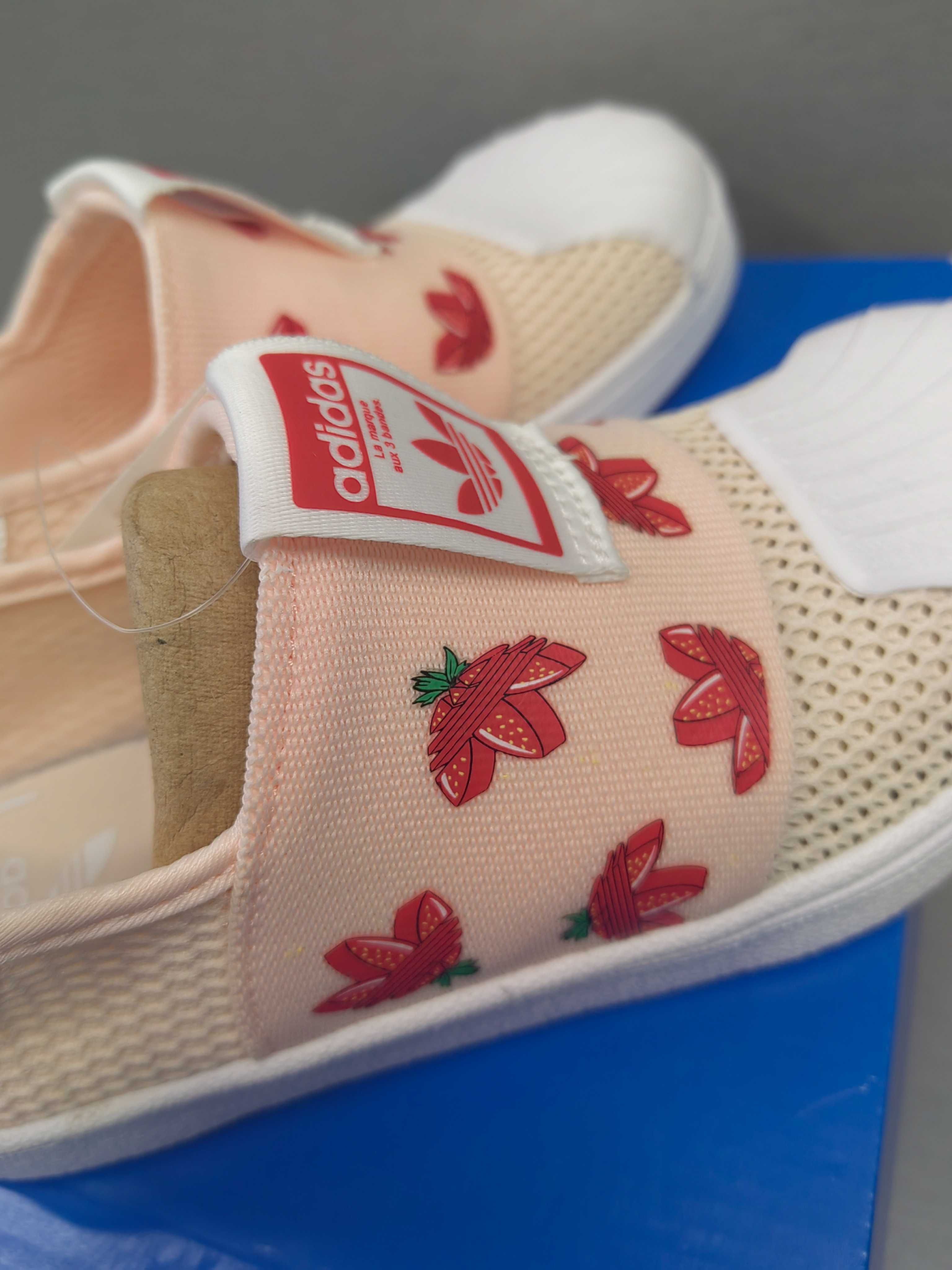 Нови кецове/маратонки Адидас/Adidas за момиче 31 1/2 40лв + подарък