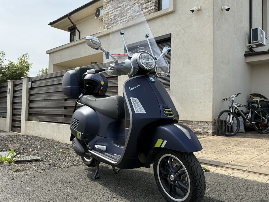 Vespa GTS300 SuperTech – Blu Energico Matt