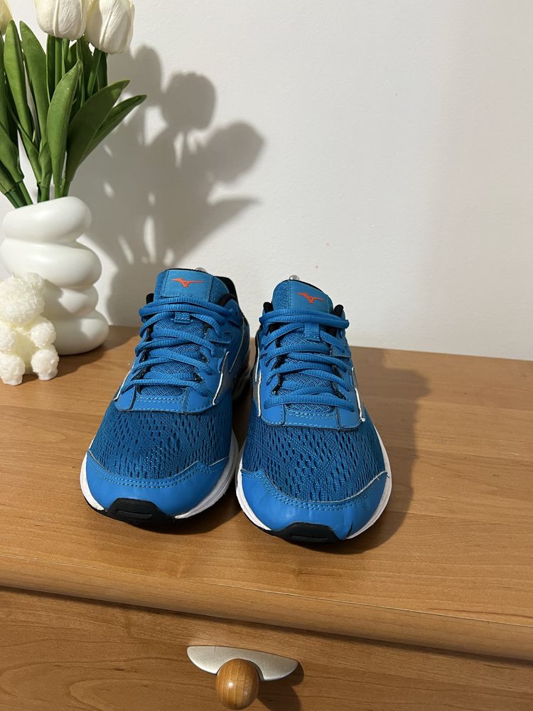 Оригинални маратонки Mizuno 39 номер