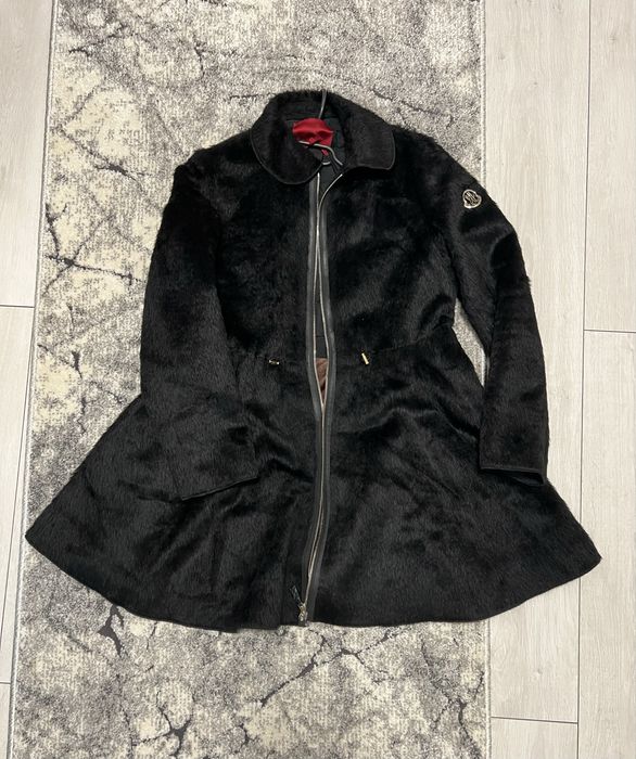 Palton Moncler in stare perfecta