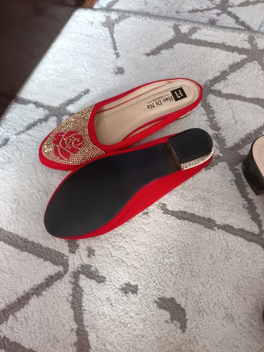 Оёк кейимлар сотилади