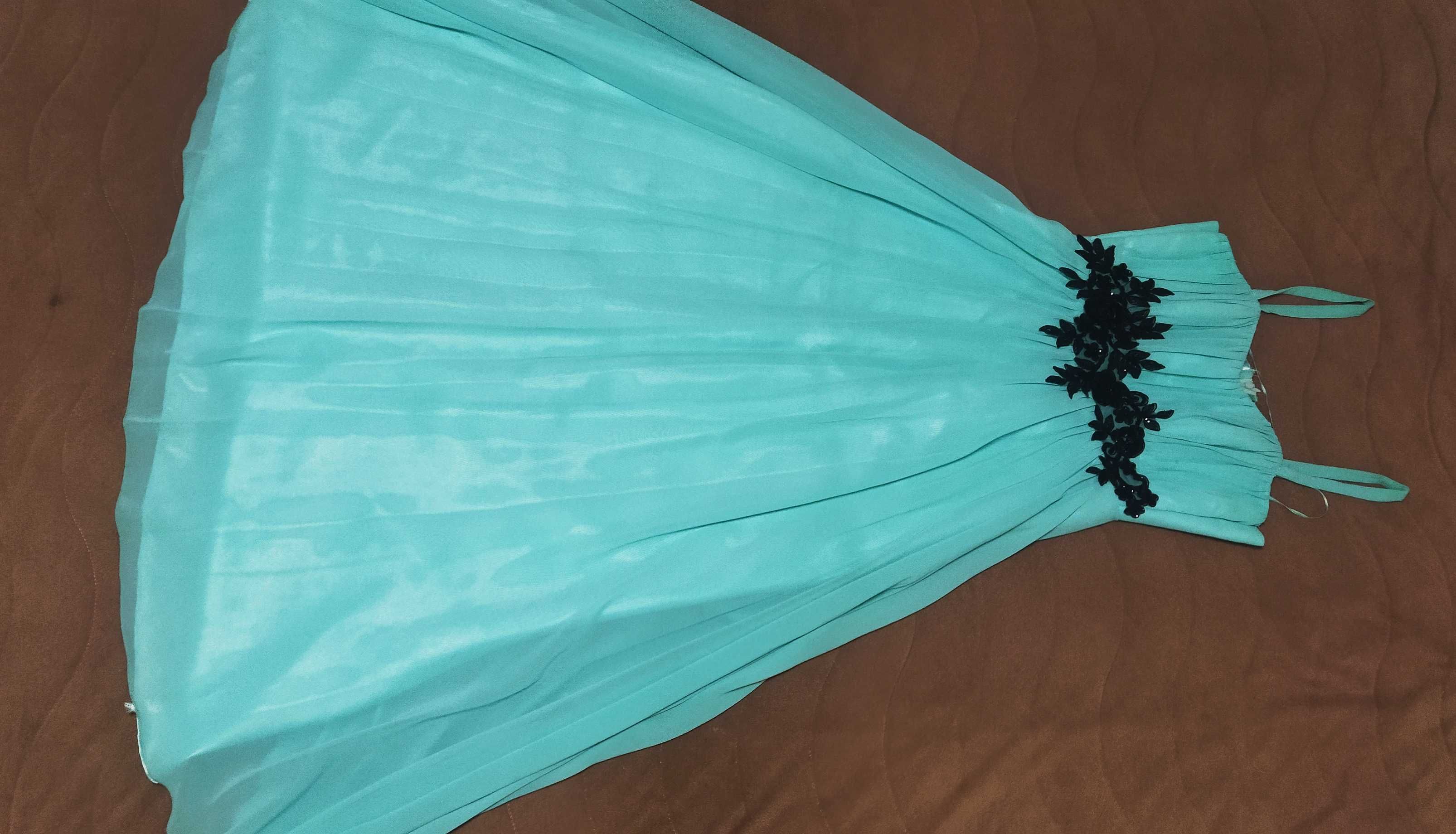 Официална рокля размер М, в много хубав цвят