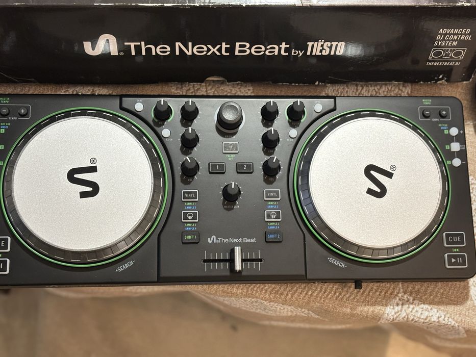 DJ котролер The Next Beat by Tiësto DJ Controller