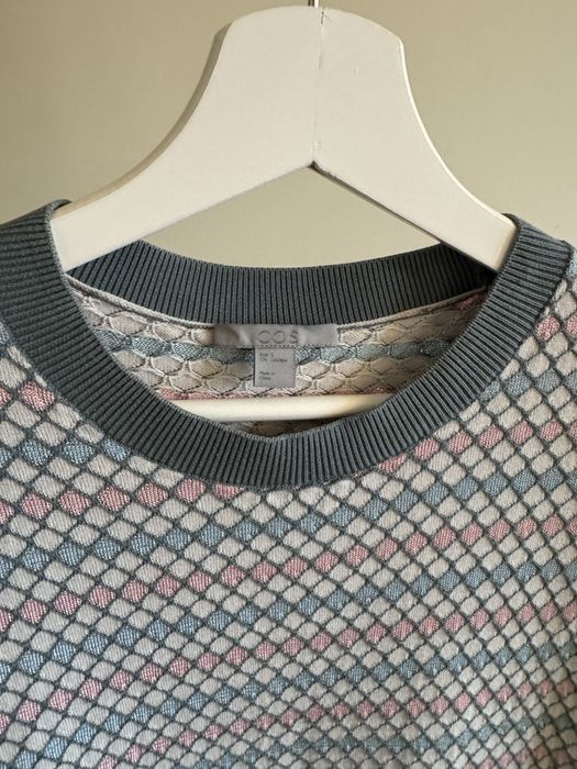 COS топ с къс ръкав