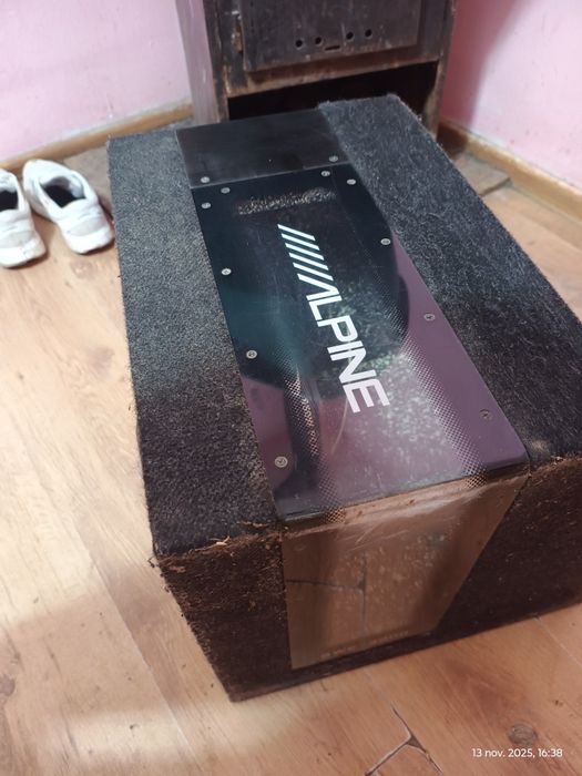 Vând Subwoofer auto amplificat Alpine SWD-355, 30 cm, 1200W