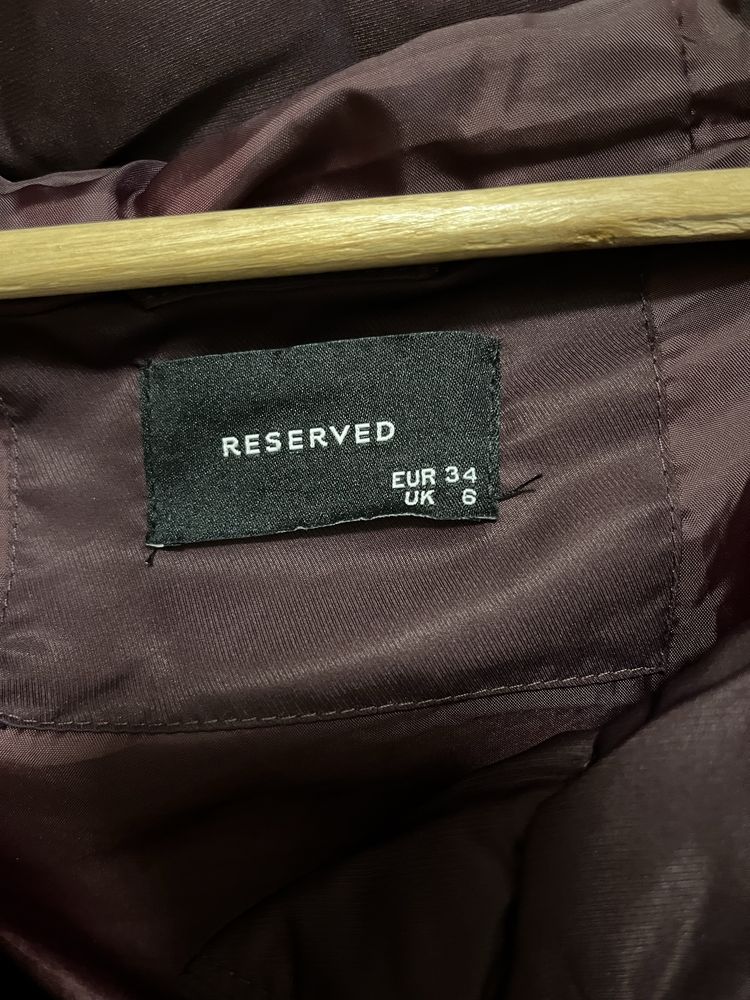 Дълго капитонирано яке с качулка Reserved