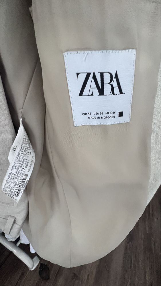 Costum de in marca Zara