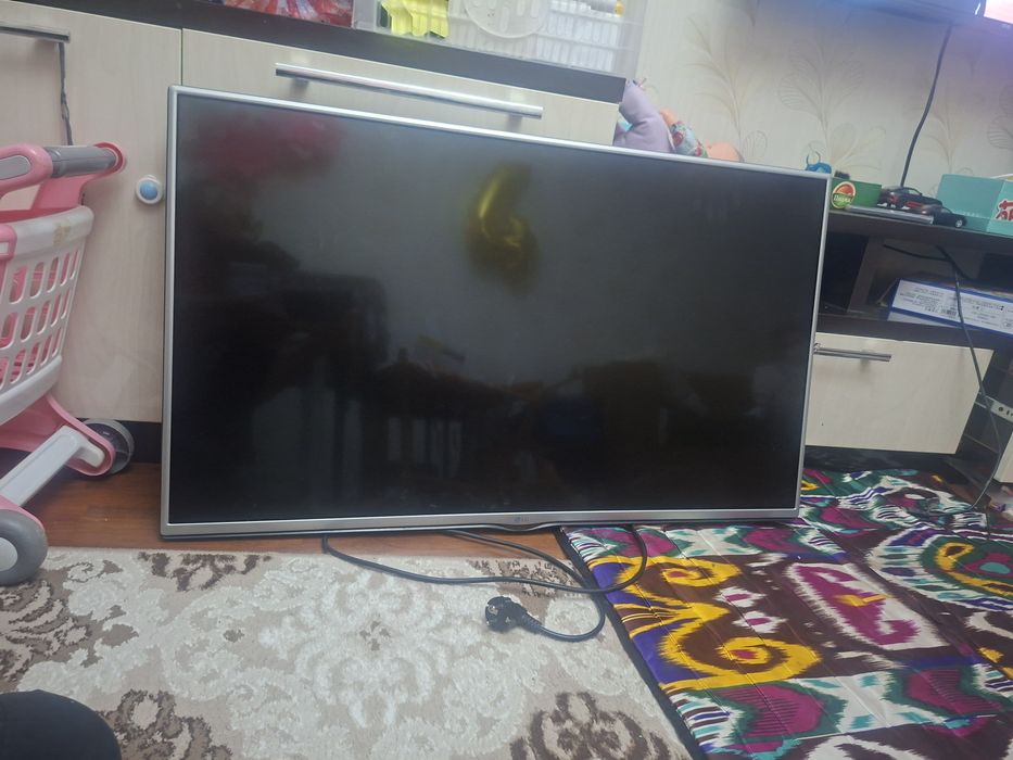 LG 42 телевизор б/у