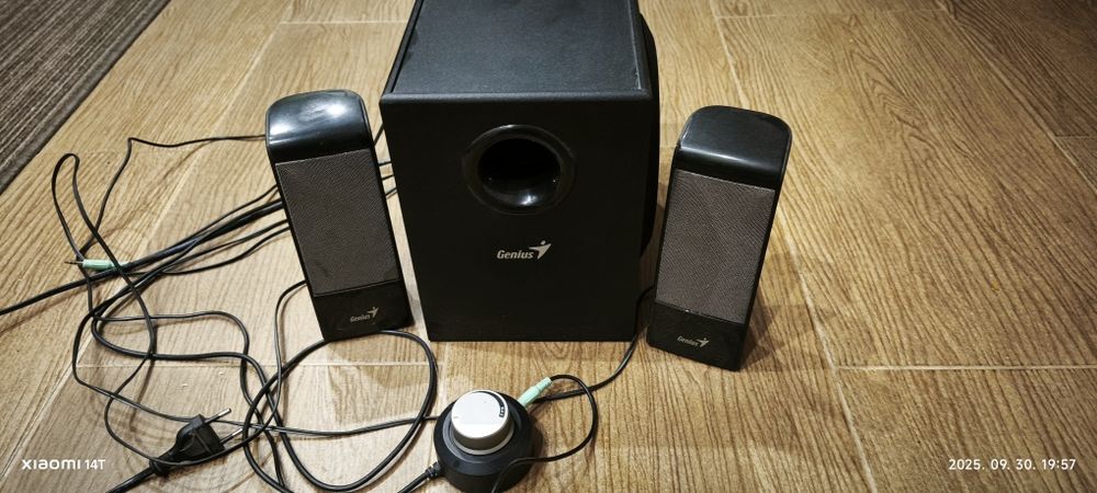 Vand boxe 2.1  Logitech sí Genius