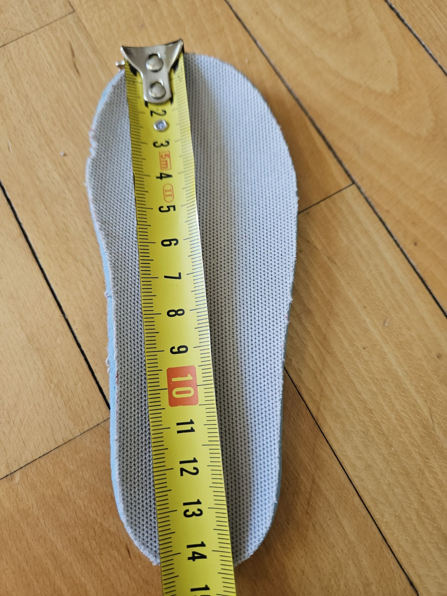 Маратонки Adidas, номер 23