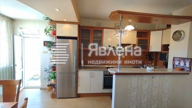 Продава се Четиристаен апартамент в Варна, Аспарухово - 106 кв.м за 1680 €/кв.м - Снимка #3