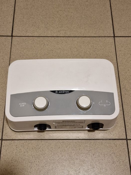 Проточен бойлер Ariston AURES  5.5 кВт