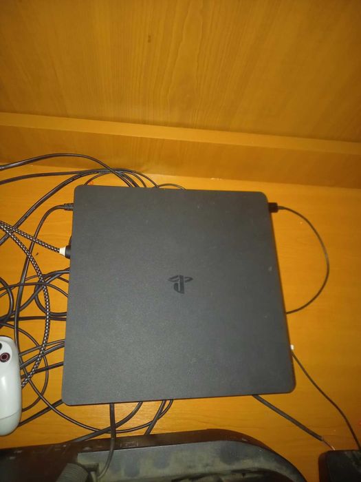 PlayStation 4 slim 500
