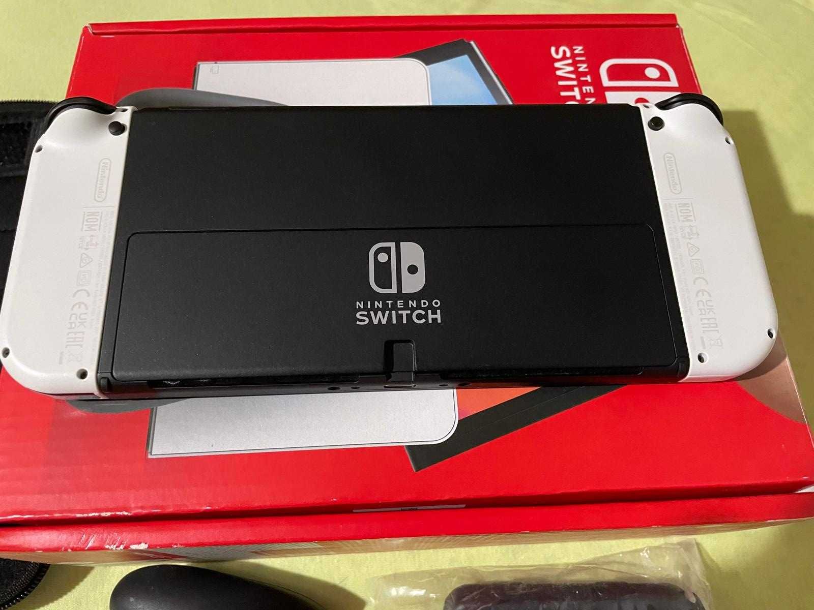 Nintendo Switch OLED WHITE + Игри и аксесоари