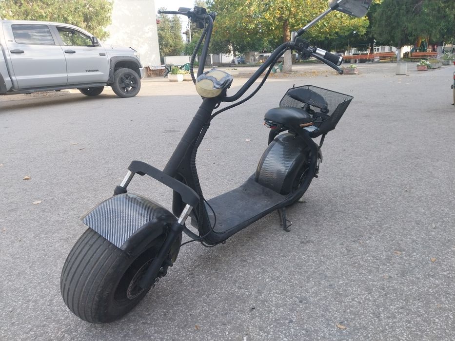 Продавам ел скутер харли 1500w-60v в отлично състояние всичко работи п
