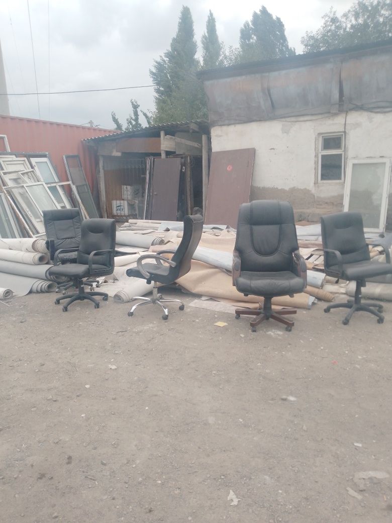 Улица Азаттык дом51 Продам стулья
