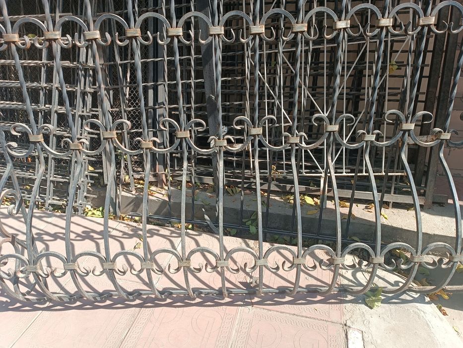 Продаю решетку на окно (1 шт)