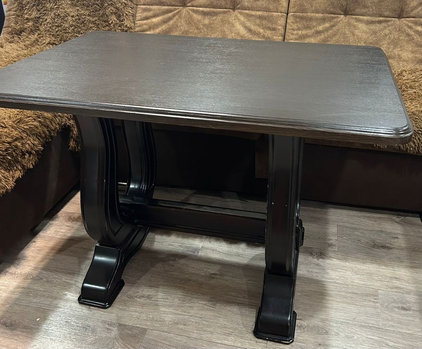 стол дубовый в отличном состоянии