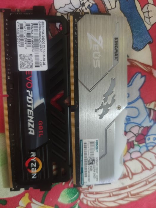 Vând RAM ddr4 16gb
