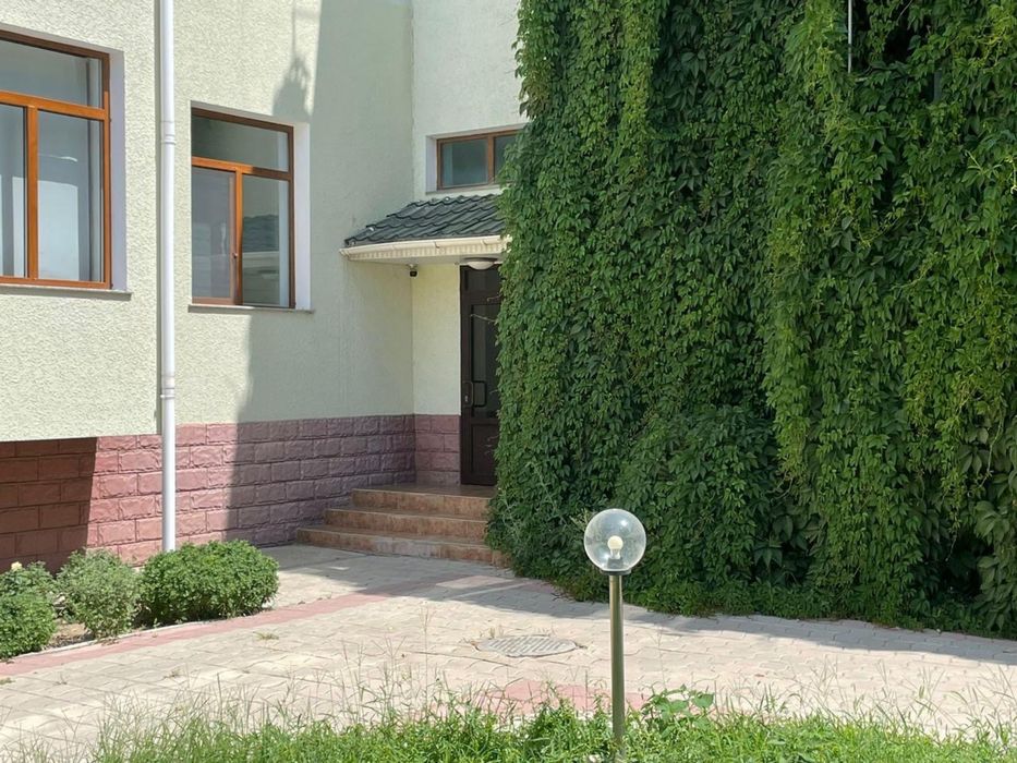 Срочно продается 4-х комнатная квартира в элитном доме,в центре города