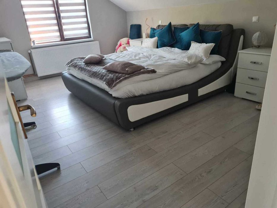 Ofer chirie în regim hotelier! 130 lei / noapte/ camera.