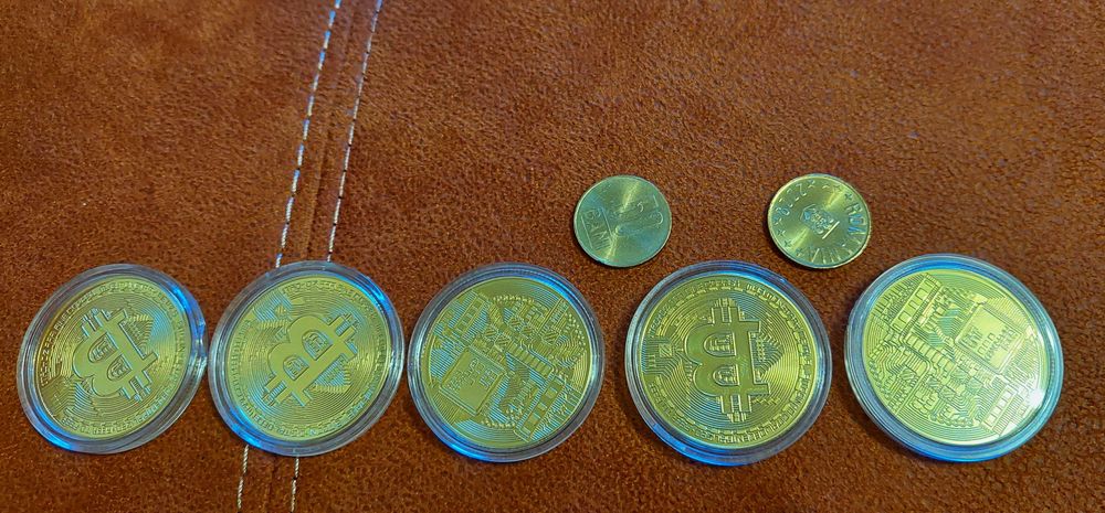 Bitcoin - moneda de metal cu simbolul bitcoin