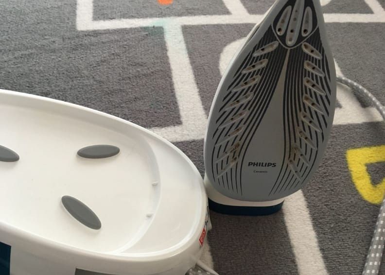 Statie fier de calcat cu aburi Philips GC6722 Fastcare compact