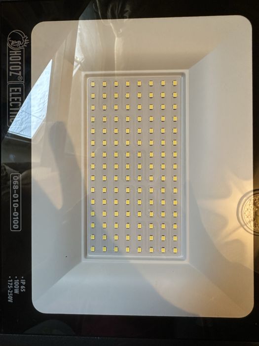Прожектор. Новый 100 W. На дом, на объект хорошо подходит