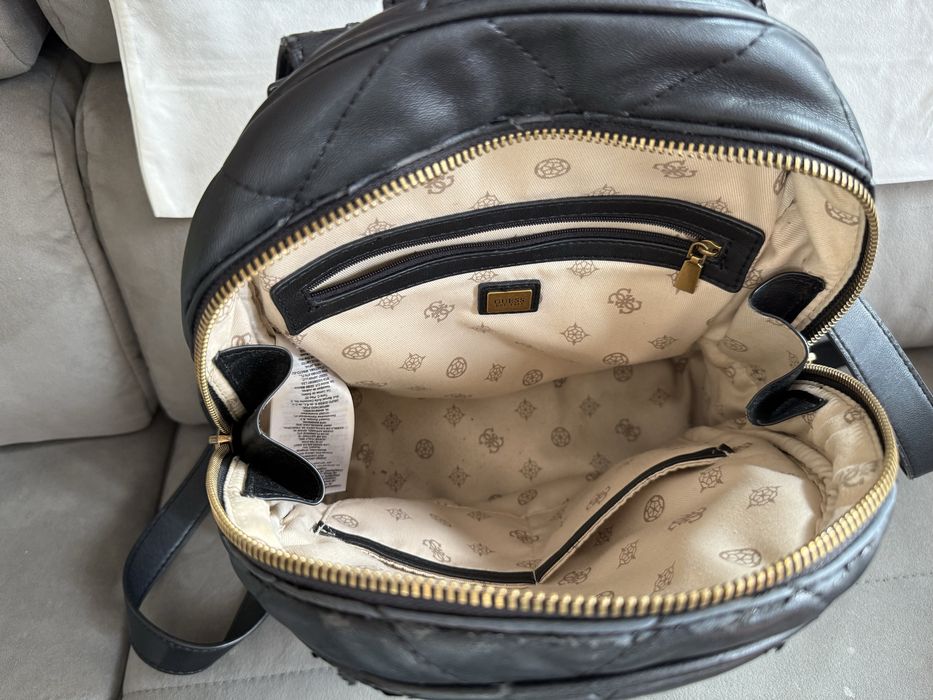 Раница Guess естествена кожа