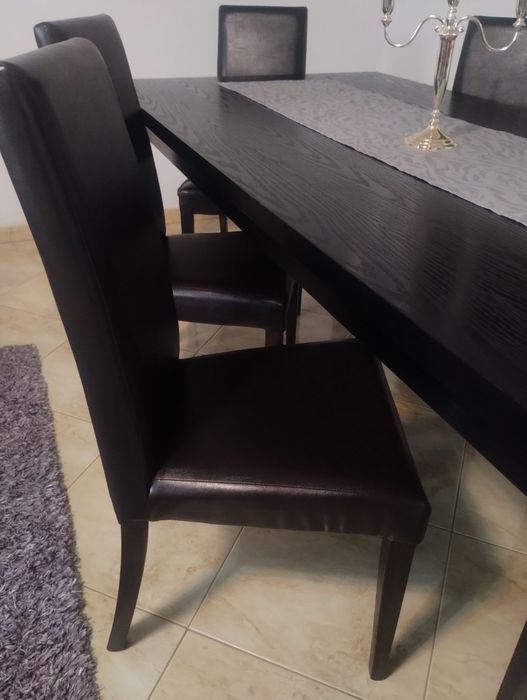 Masa și set de scaune fara uzura