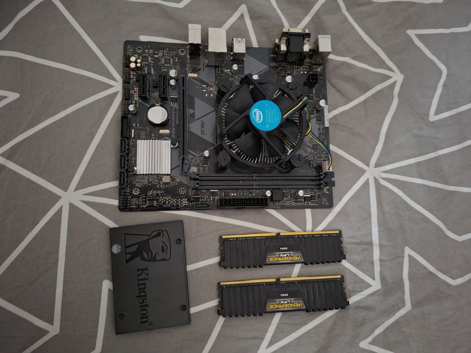 Vând kit procesor i3 9100f + ssd