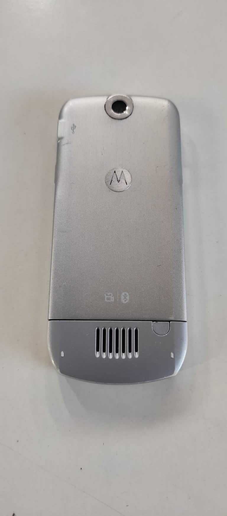 Телефон Motorola L6