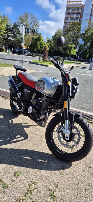 Vand motocicleta SWM Outlaw A1 125cc ABS 11kw/15cp ca noua in garantie