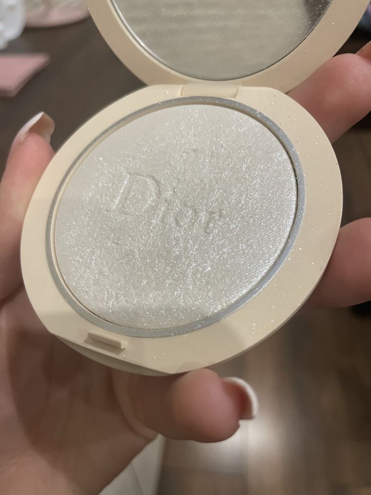 Dior Forever highlighter 03 PEARLESCENT GLOW