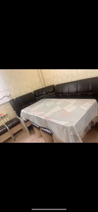 Кухонный уголок с столом