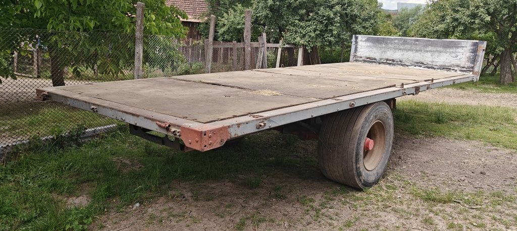 Remorca platforma transport baloți