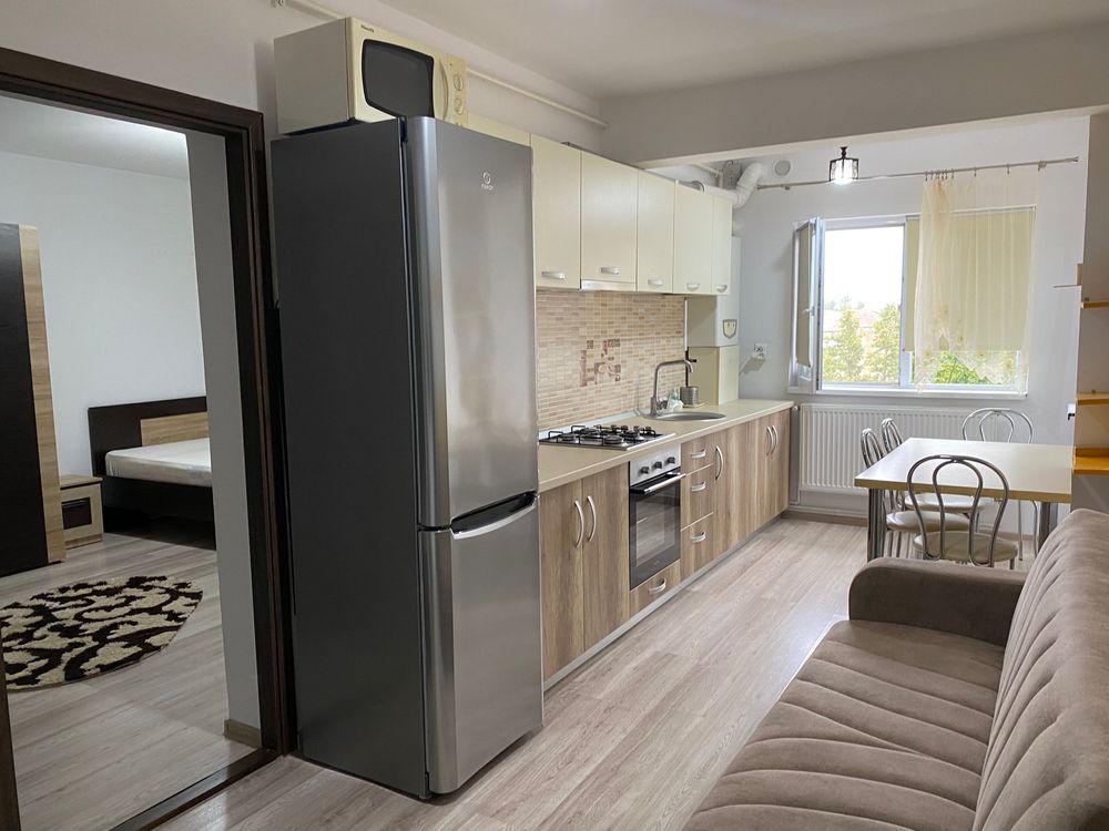 Inchiriez apartament
