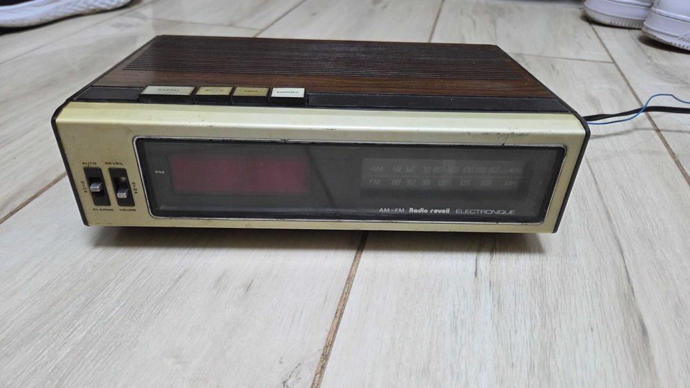 Radio romanesc Revell (Tempo) Tehnoton