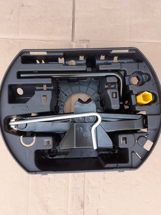 Cric,cheie de roti PEUGEOT 5008, 3008, 2008, CITROEN DS7