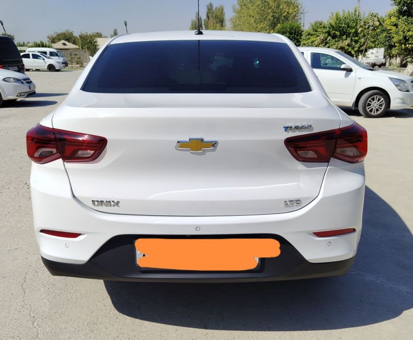 ONIX moshinasi sotiladi