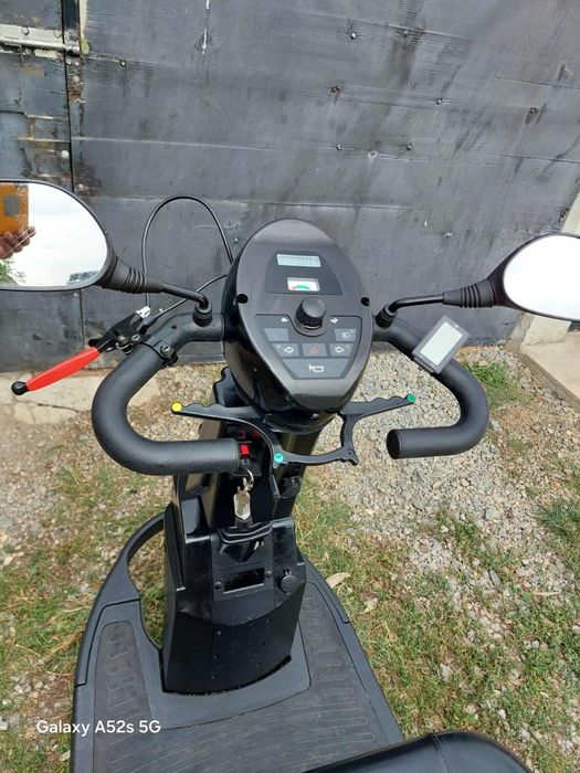 Scuter Carut electric pentru persoane cu dizabilităti handicap