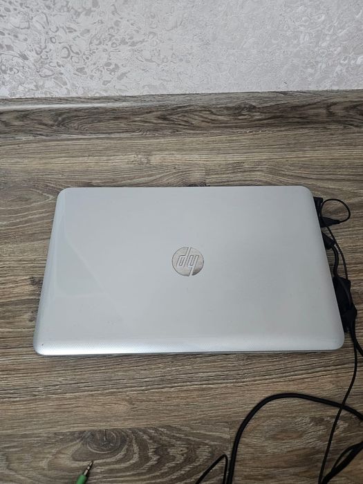 Ноутбук продам работает