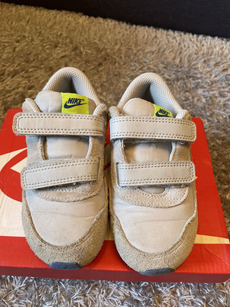 Nike маратонки eur26 15cm uk8,5