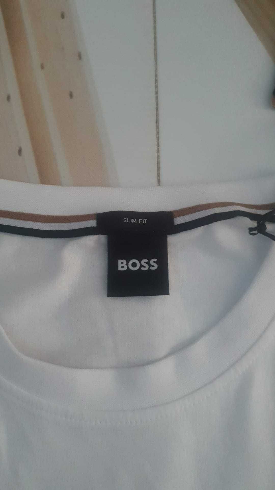 Vand tricou barbati Hugo Boss masura  L original nou cu eticheta.