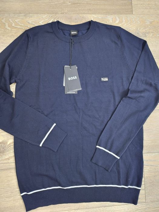 Pulovăr Boss albastru superb.
