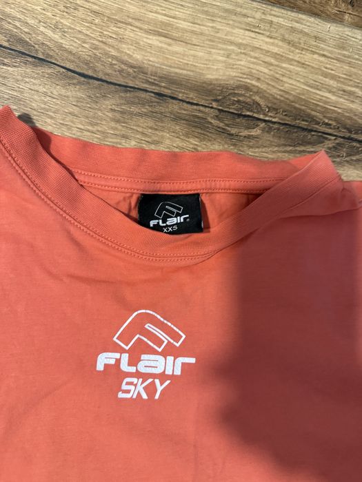 Екип на FLAIR в цвят корал