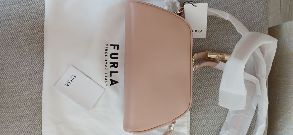Furla Goccia  нова чанта през рамо от естествена кожа!Размери 12